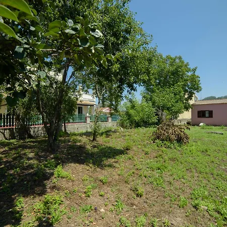 Mary's Garden House Перуладес